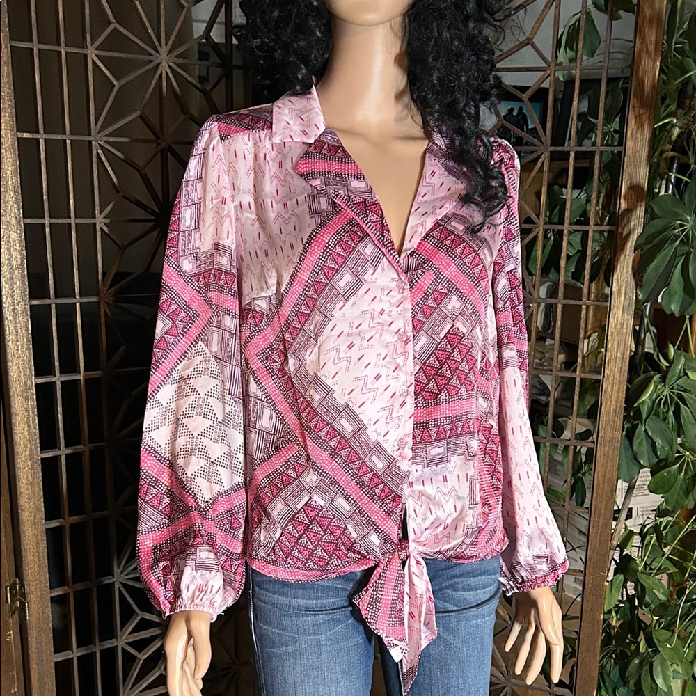 NWOT ECLAIR BOUTIQUE SILKY TOP M